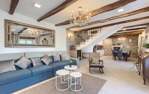 TV, fireplace - Awesome home in Buzet (Buzet)