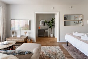 1 slaapkamer, een strijkplank/strijkijzer, wifi, beddengoed