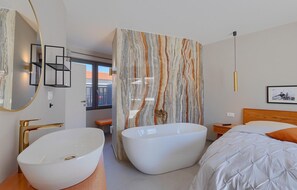 4 室のベッドルーム、アイロン / アイロン台、旅行用ベビーベッド、WiFi (無料)