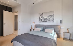 4 soverom, strykejern/-brett, reiseseng for barn og wi-fi (inkludert)