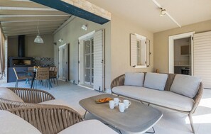 TV, fireplace, DVD player - Stunning home in Zminj (Zminj)