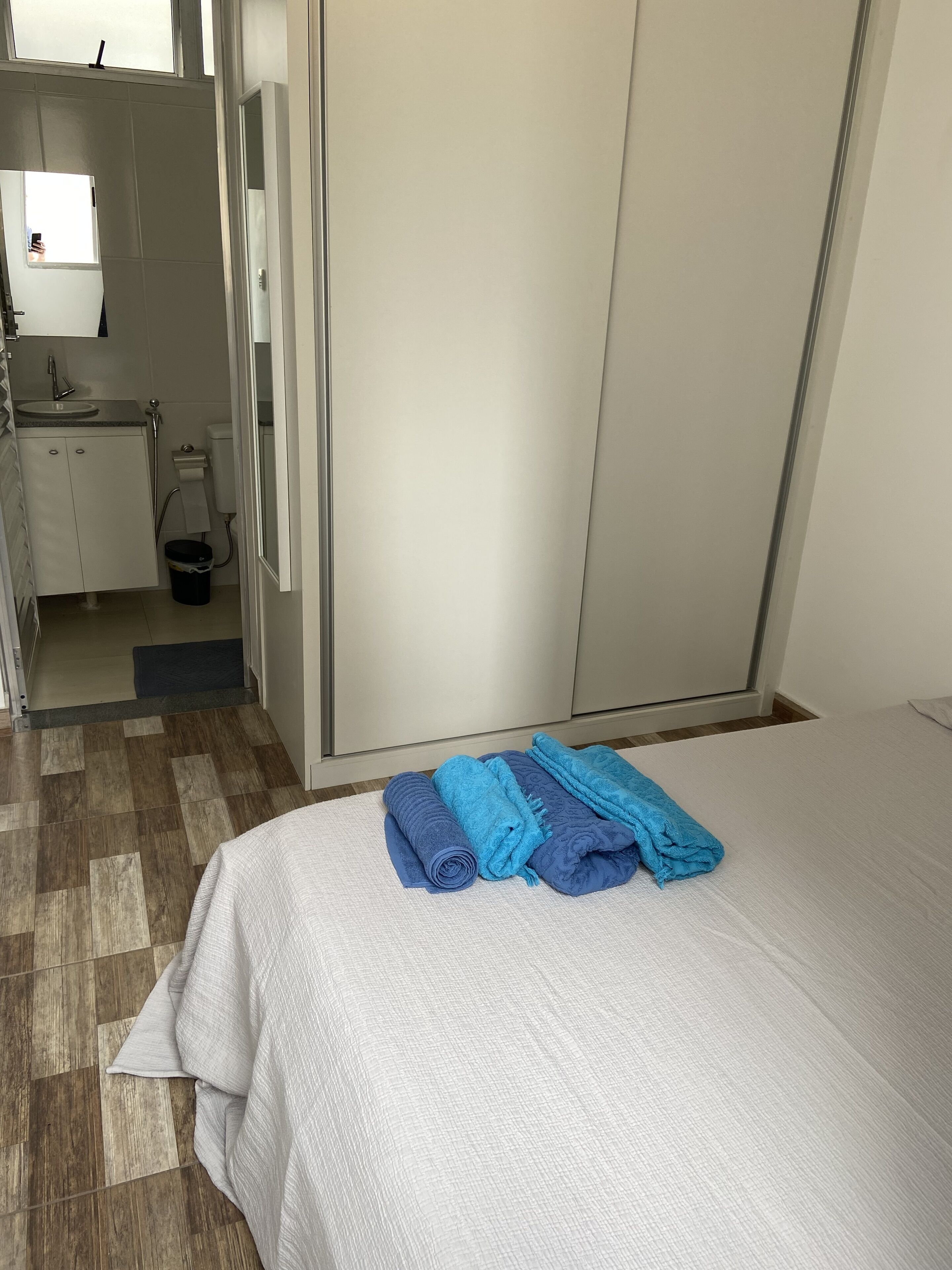 1 chambre, fer et planche à repasser, Wi-Fi gratuit, draps fournis