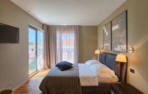 4 bedrooms, iron/ironing board, travel cot, free WiFi