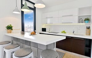 Refrigerador, microondas, horno y lavavajillas 