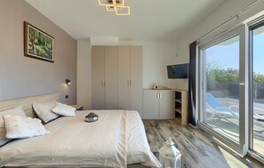 3 chambres, fer et planche à repasser, lit parapluie, Wi-Fi gratuit