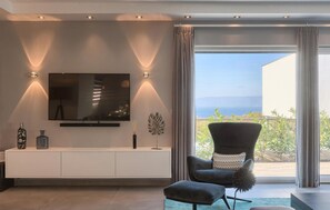 TV, fireplace, stereo