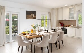 Kjøleskap, ovn, oppvaskmaskin og kaffetrakter/tekoker