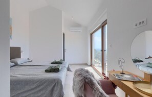 2 slaapkamers, een strijkplank/strijkijzer, reisbedje, gratis wifi