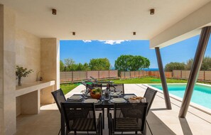 Outdoor dining - Awesome home in Marcana (Marcana)