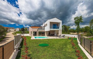 Exterior - Awesome home in Marcana (Marcana)