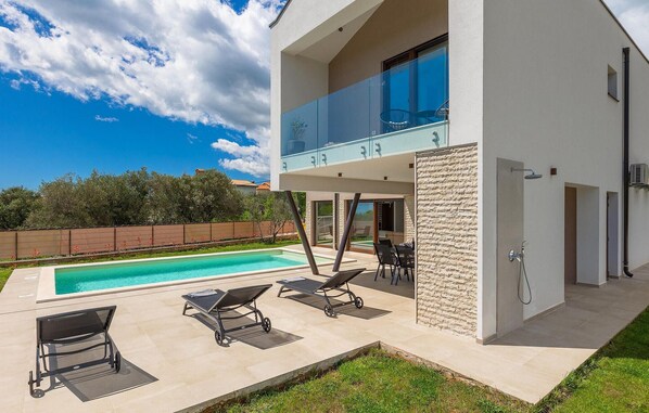 Pool - Awesome home in Marcana (Marcana)