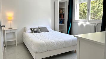 2 bedrooms, desk, free WiFi, bed sheets