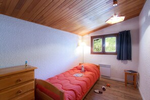 3 bedrooms, iron/ironing board, free WiFi