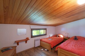 3 bedrooms, iron/ironing board, free WiFi