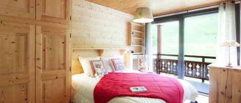 2 bedrooms, iron/ironing board, bed sheets
