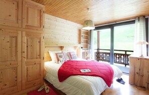 2 slaapkamers, een strijkplank/strijkijzer, beddengoed