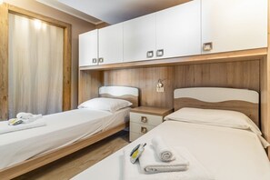 2 bedrooms, iron/ironing board, Internet, bed sheets