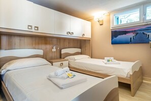 2 chambres, fer et planche à repasser, accès Internet, draps fournis