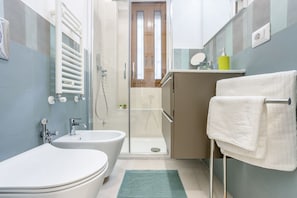 Douche, bidet