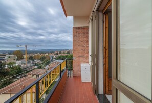 Property grounds - GuestHost - Comfy Flat Steps Away from Siena Station! (Siena)