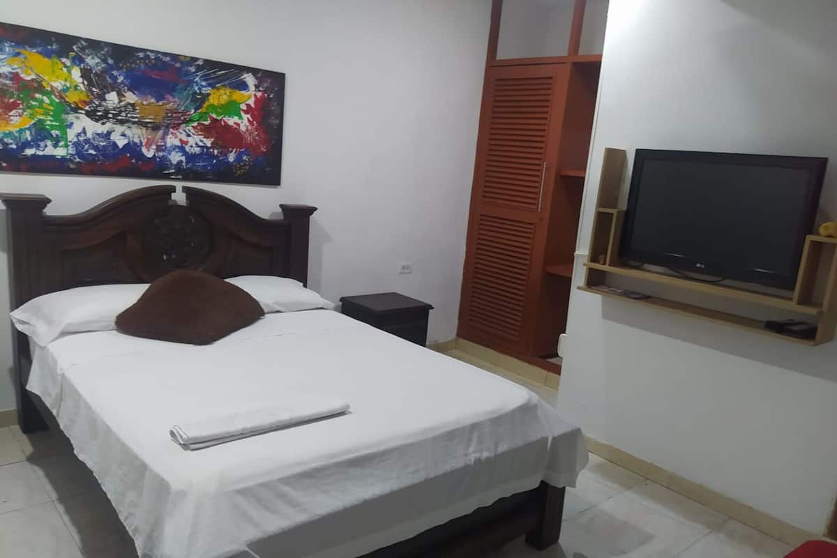 Habitación doble estándar | Ropa de cama hipoalergénica y decoración personalizada
