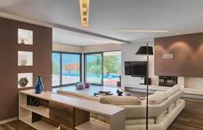 TV, fireplace, ping pong - Awesome home in Pican (Pican)