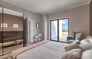 4 bedrooms, iron/ironing board, travel crib, free WiFi