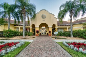 Exterior - VC8-410 Vista Cay 3BR Condo Across from Pool (Orlando)