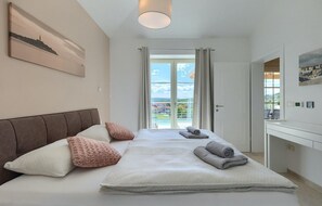 4 bedrooms, travel crib, free WiFi, bed sheets