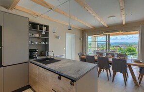 Kühlschrank, Mikrowelle, Ofen, Geschirrspüler