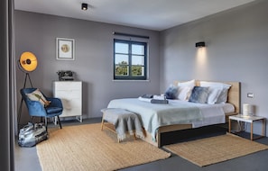 5 bedrooms, iron/ironing board, travel cot, free WiFi