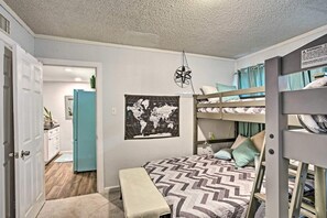 5 habitaciones, tabla de planchar con plancha, wifi y ropa de cama