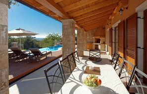 Outdoor dining - Amazing home in Labin (Labin)