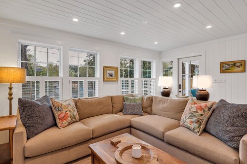The Beach House! Renovated Island Classic with a NEW Heated Pool, Dog Friendly