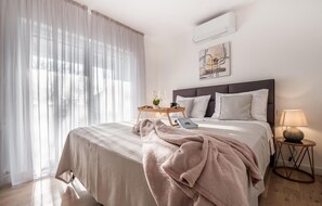 2 bedrooms, iron/ironing board, travel crib, free WiFi