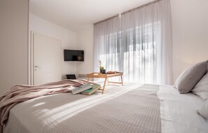 2 bedrooms, iron/ironing board, travel crib, free WiFi