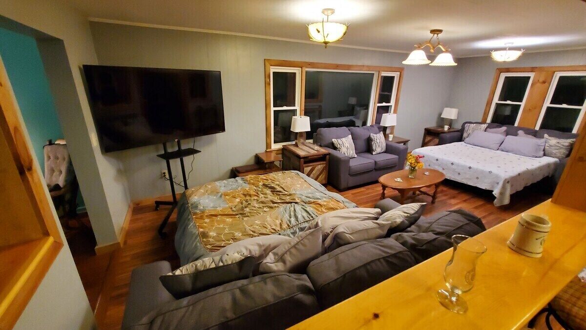 4 bedrooms, iron/ironing board, travel crib, free WiFi