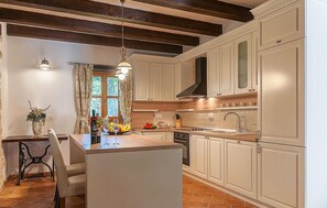 Fridge, oven, dishwasher, coffee/tea maker - Amazing home in Tinjan (Tinjan)