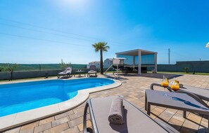 A heated pool - Gorgeous home in Debeljak (Debeljak)