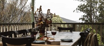 Cosy Retreat with Mountain Views