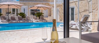 Beautiful home in Zdrelac with sauna