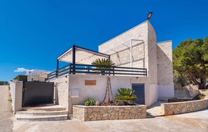 Property grounds - Beautiful home in Zdrelac with sauna (Zdrelac)