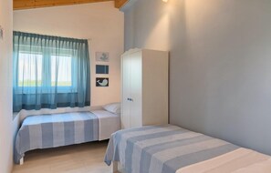 3 chambres, fer et planche à repasser, lit parapluie, Wi-Fi gratuit