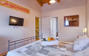 4 chambres, fer et planche à repasser, lit parapluie, Wi-Fi gratuit