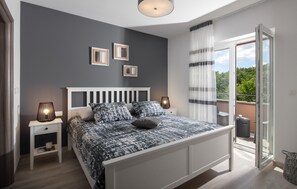 4 chambres, fer et planche à repasser, lit parapluie, Wi-Fi gratuit
