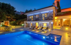 A heated pool - Stunning home in Jadranovo (Jadranovo)