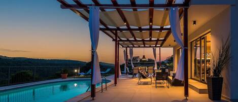 Et oppvarmet basseng