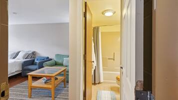 2 chambres, fer et planche à repasser, Wi-Fi, draps fournis