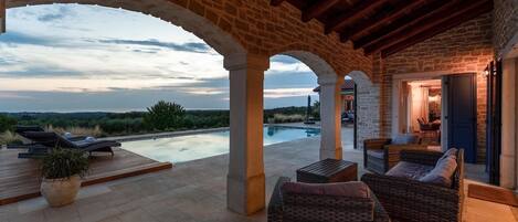 Et oppvarmet basseng