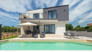 A modern two-story house with a swimming pool, outdoor seating, and a balcony. - Awesome home in Tar-Vabriga (Tar-Vabriga)